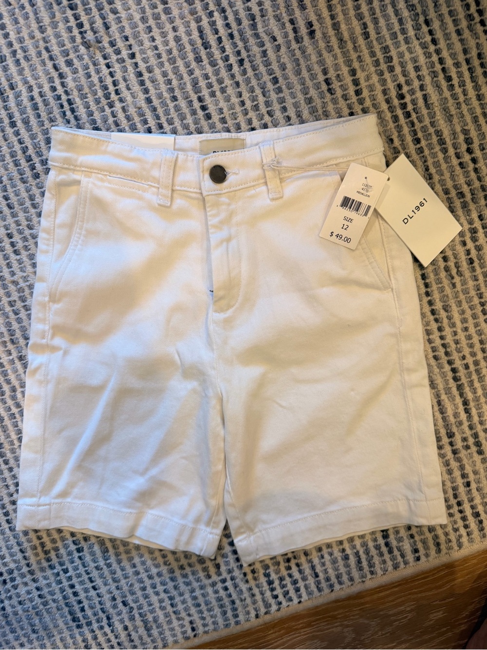 NWT - DL1961 White Jacob Shorts -  Mid-Rise Bermuda Shorts.